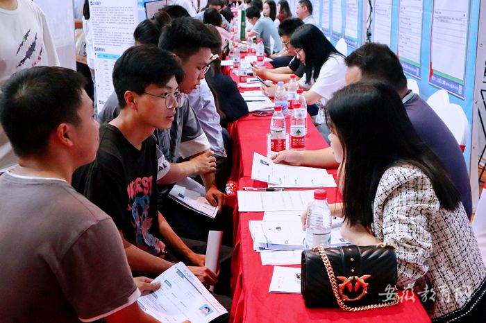 beat365英国官网网站举办“百日冲刺促就业”2023届毕业生夏季双选会3.png